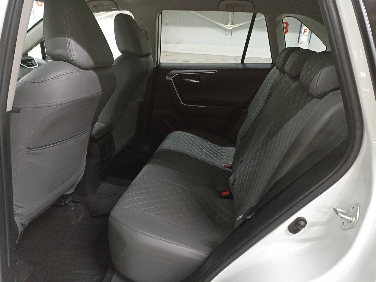 Toyota RAV4 2021 года с пробегом. Фото: #11