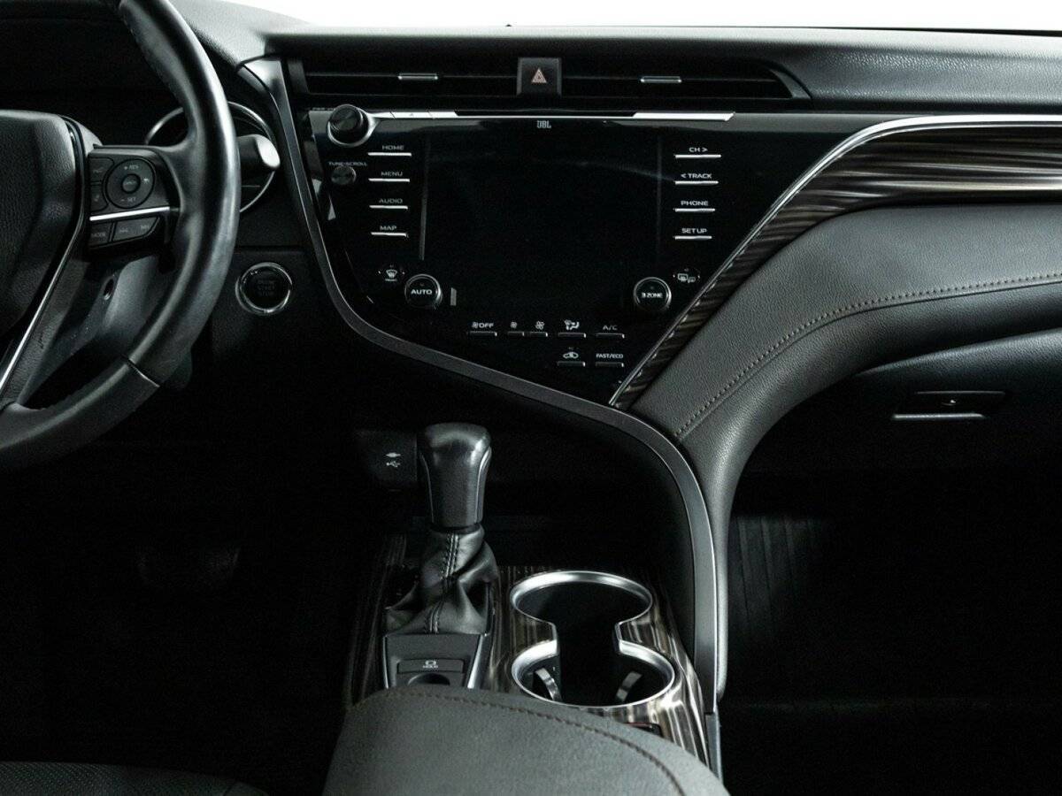 Toyota Camry 2020 года с пробегом. Фото: #13