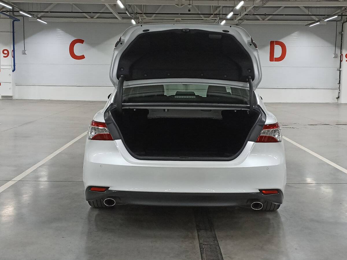 Toyota Camry 2019 года с пробегом. Фото: #9