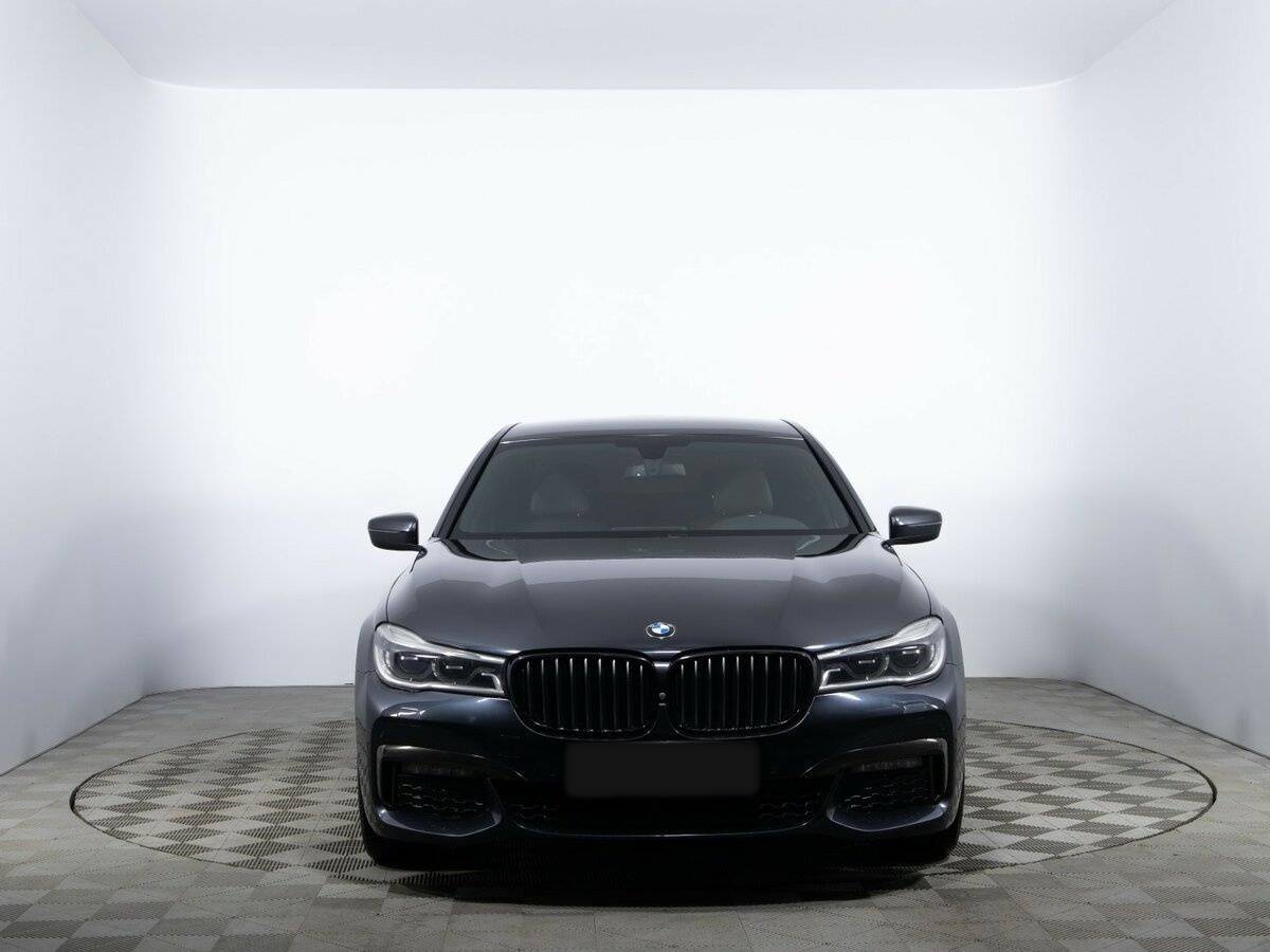 BMW 7 серии 2017 года с пробегом. Фото: #1