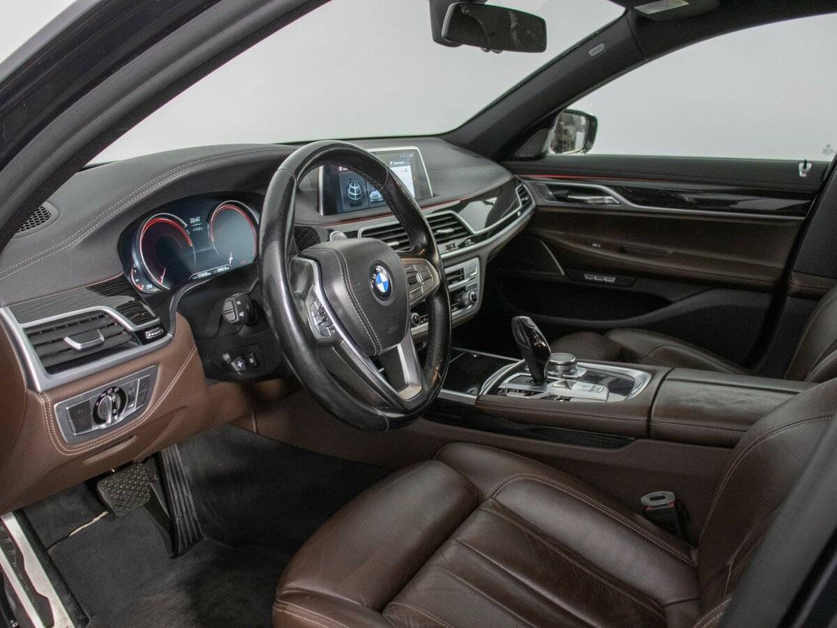 BMW 7 серии 2017 года с пробегом. Фото: #10