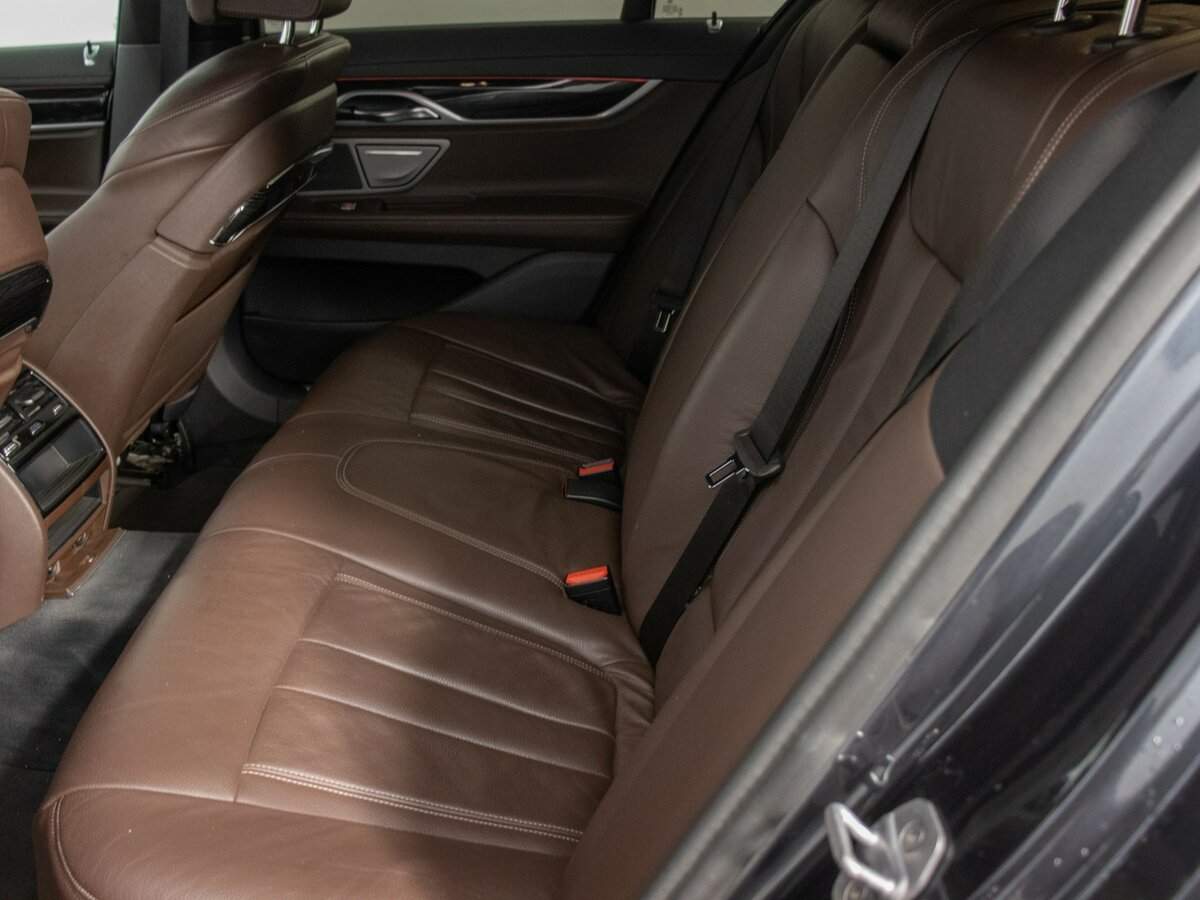 BMW 7 серии 2017 года с пробегом. Фото: #11