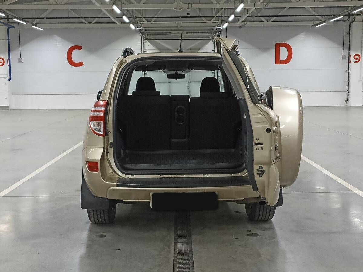 Toyota RAV4 2011 года с пробегом. Фото: #9