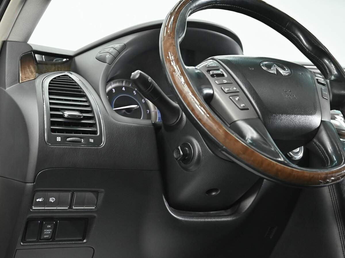 Infiniti QX80 2013 года с пробегом. Фото: #7