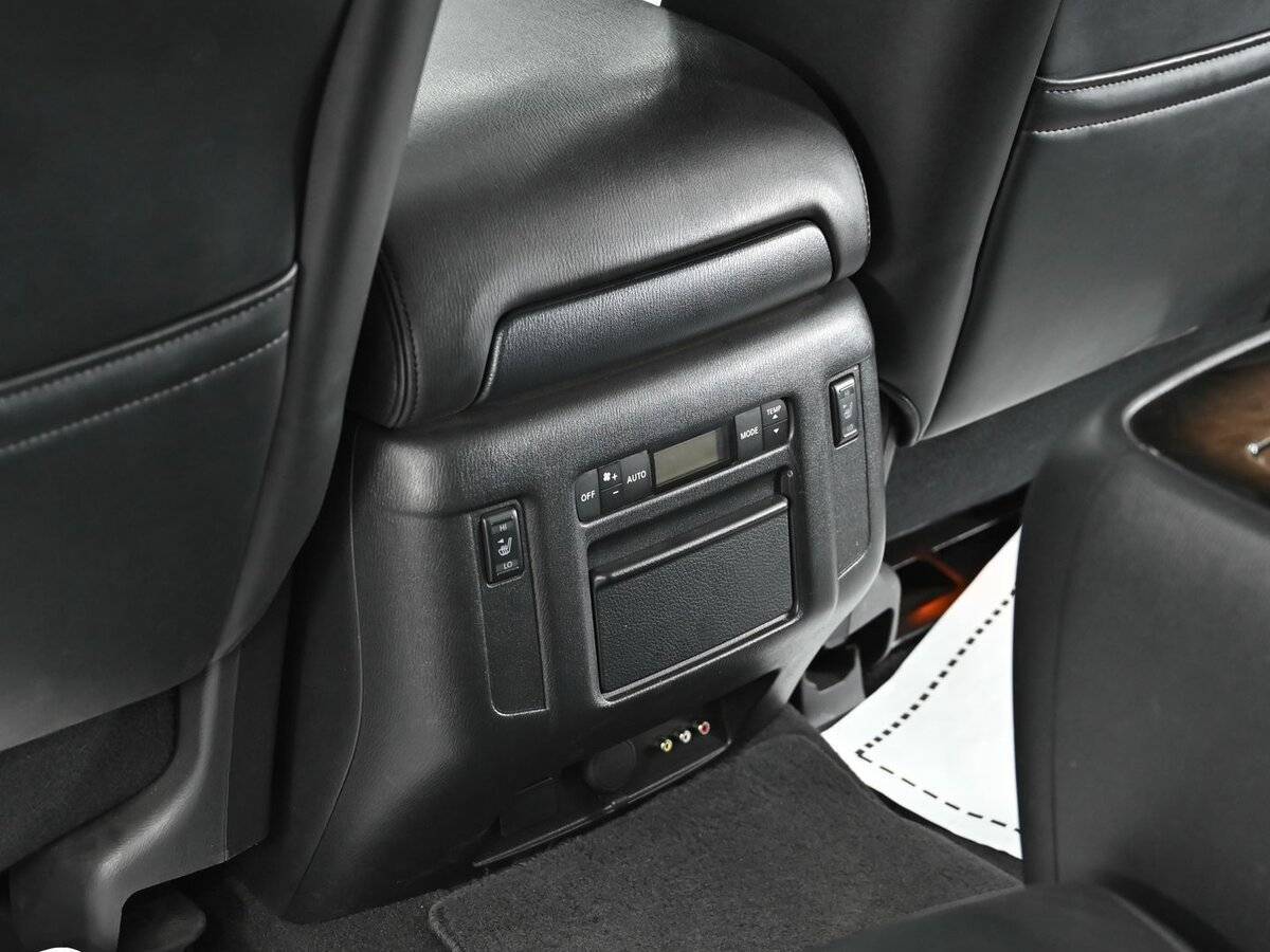 Infiniti QX80 2013 года с пробегом. Фото: #17