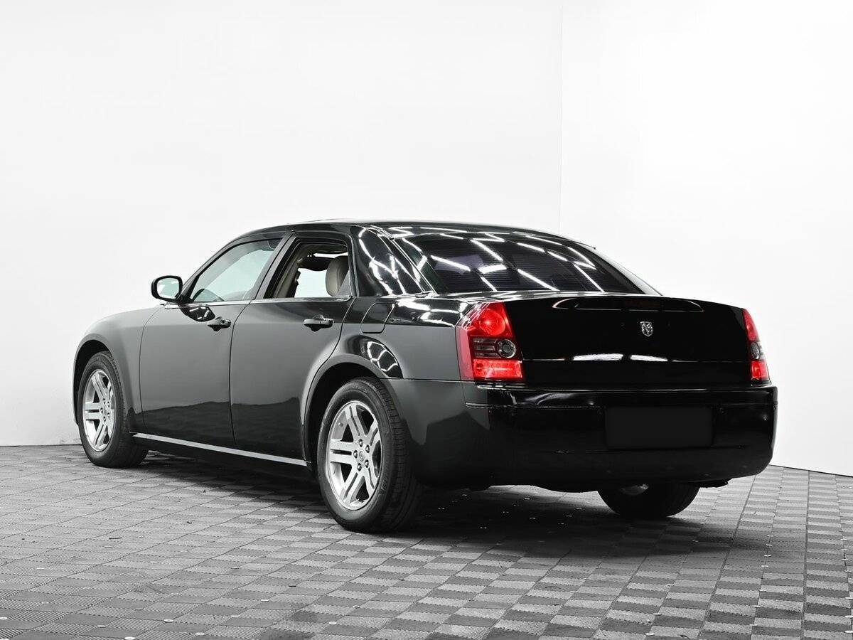Chrysler 300C 2004 года с пробегом. Фото: #2