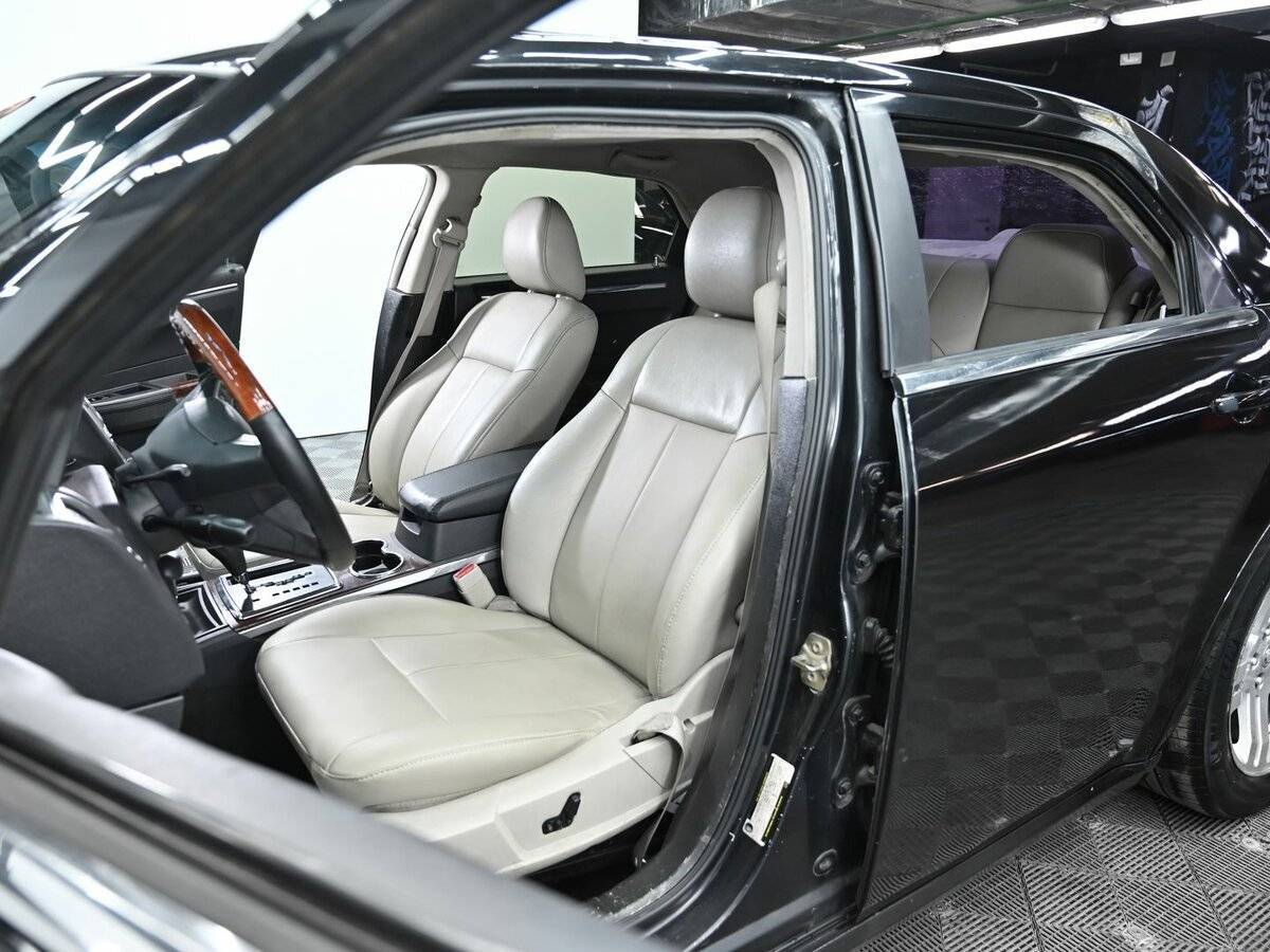 Chrysler 300C 2004 года с пробегом. Фото: #5