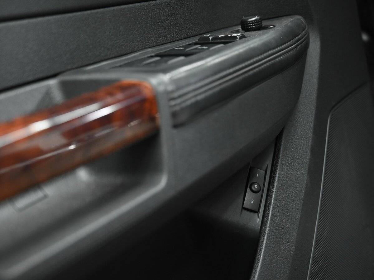 Chrysler 300C 2004 года с пробегом. Фото: #7