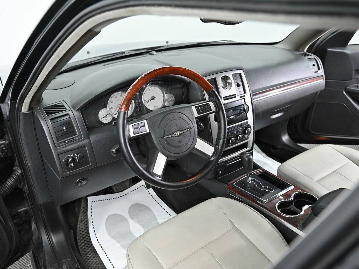 Chrysler 300C 2004 года с пробегом. Фото: #8