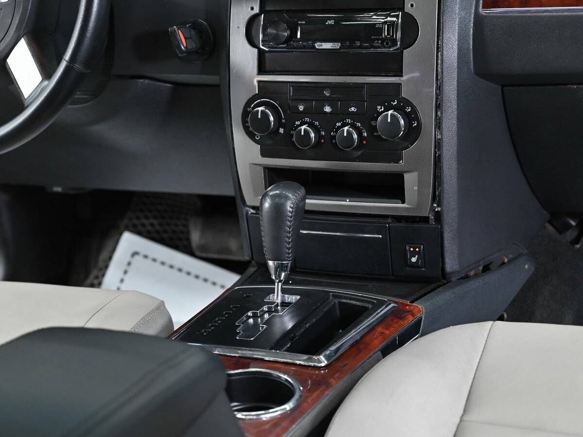 Chrysler 300C 2004 года с пробегом. Фото: #12