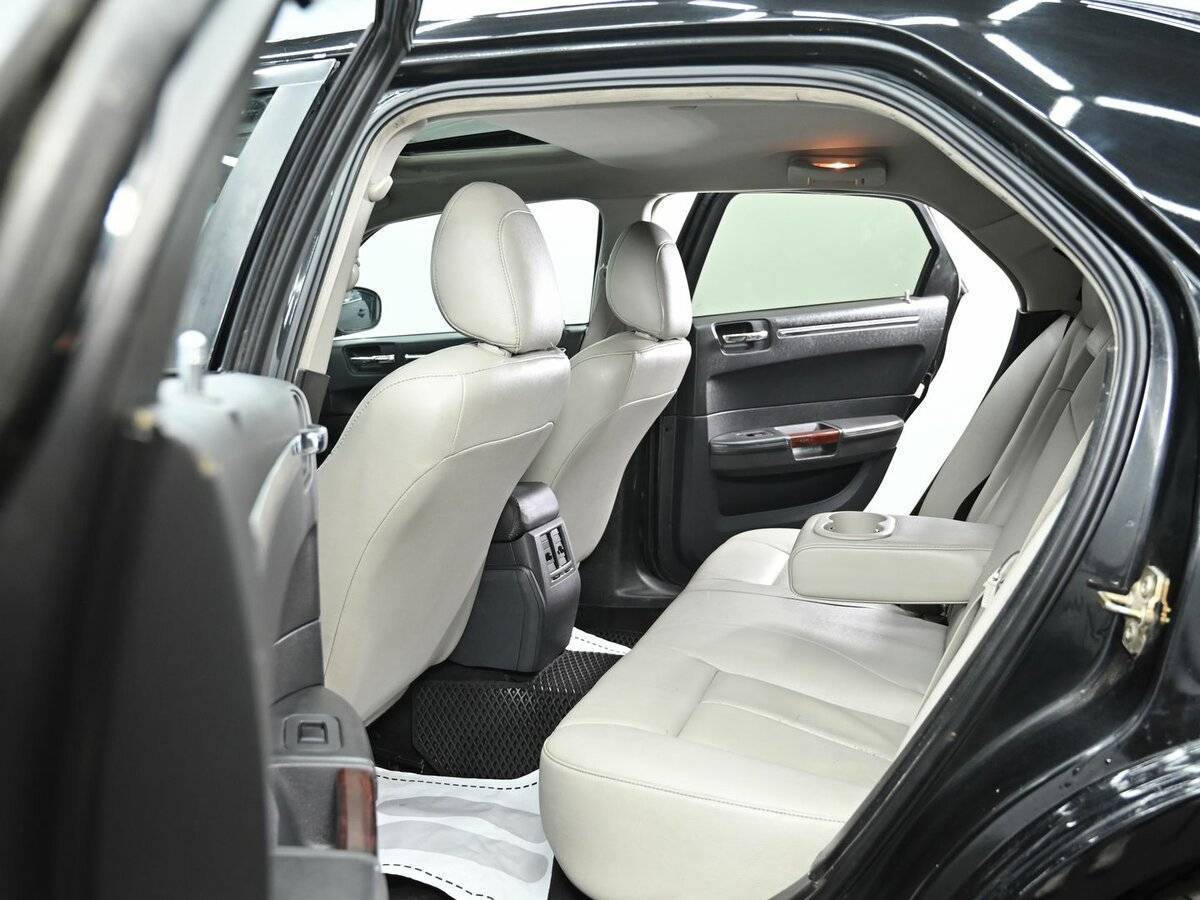 Chrysler 300C 2004 года с пробегом. Фото: #17