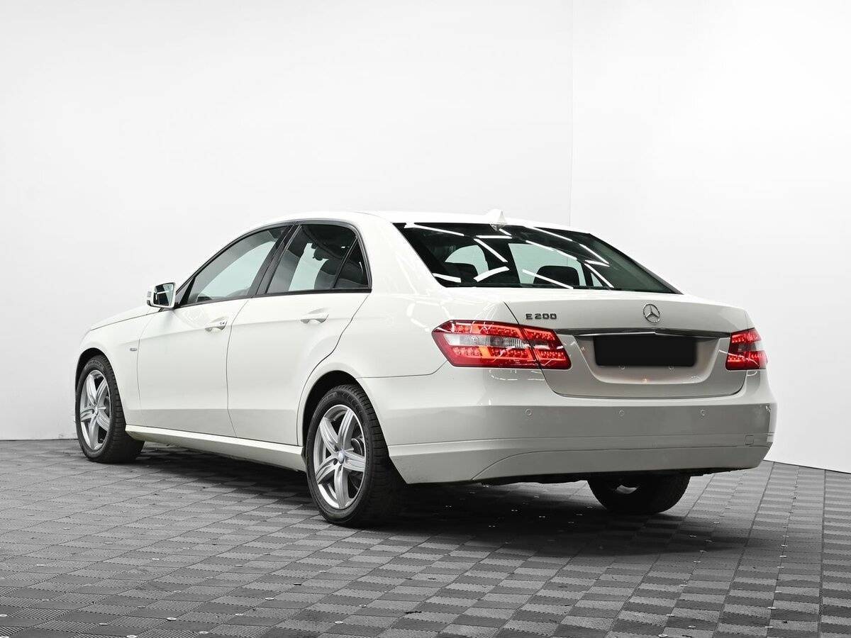 Mercedes-Benz E-Класс 2010 года с пробегом. Фото: #1