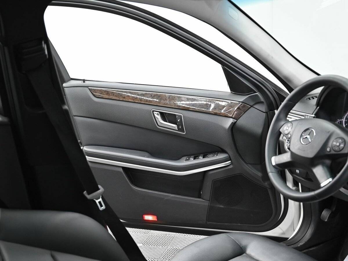 Mercedes-Benz E-Класс 2010 года с пробегом. Фото: #3