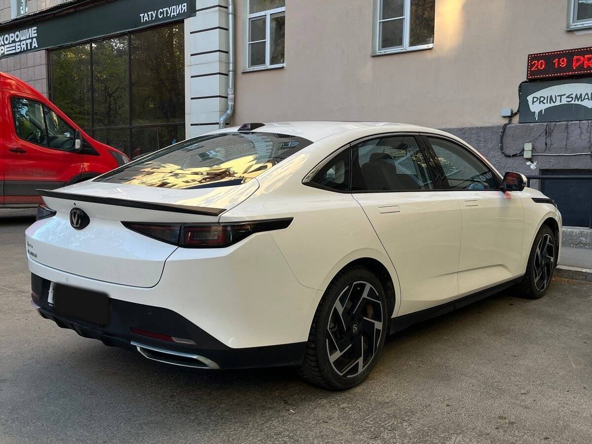 Changan Lamore 2023 года с пробегом. Фото: #3