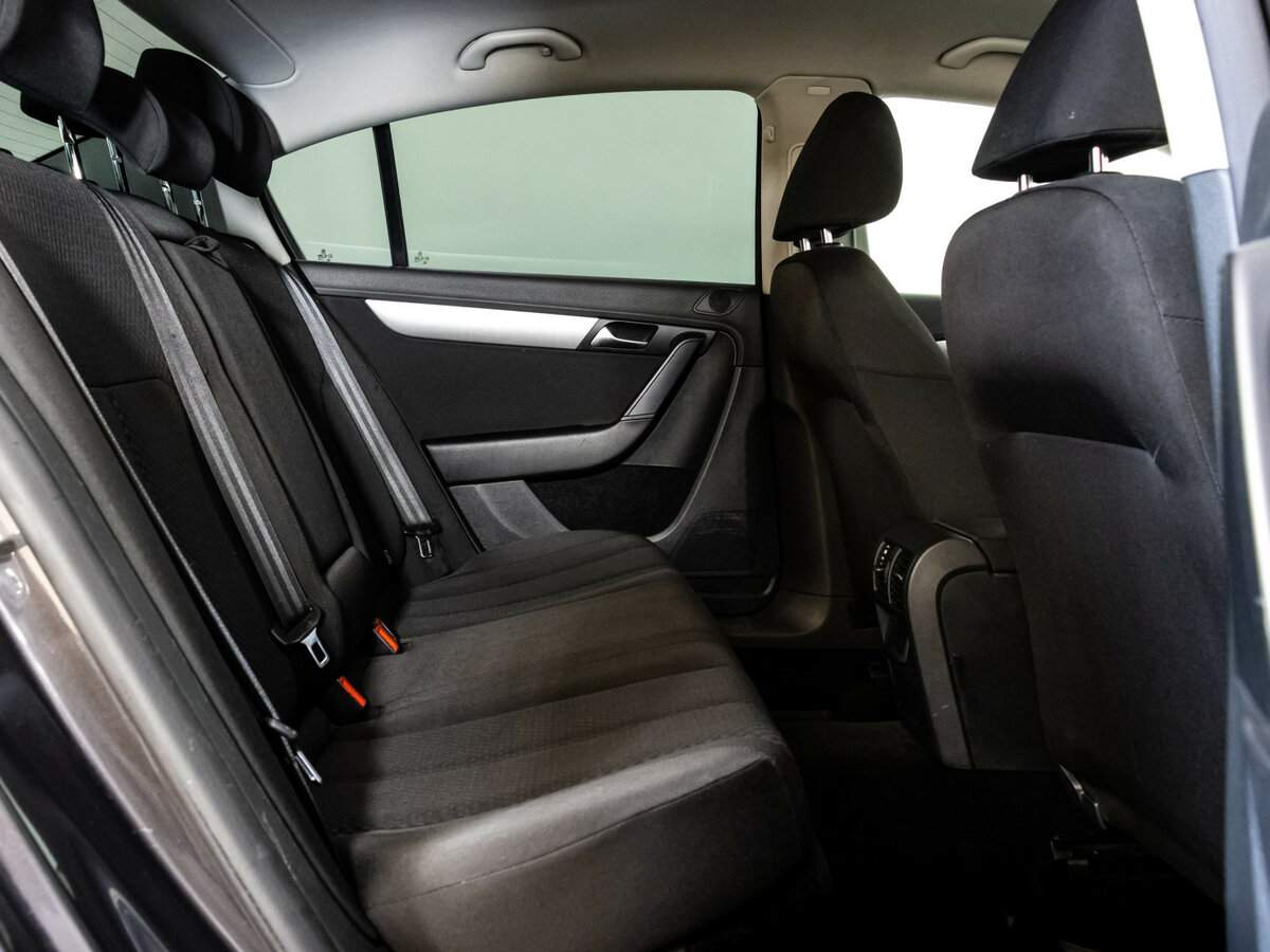 Volkswagen Passat 2011 года с пробегом. Фото: #11