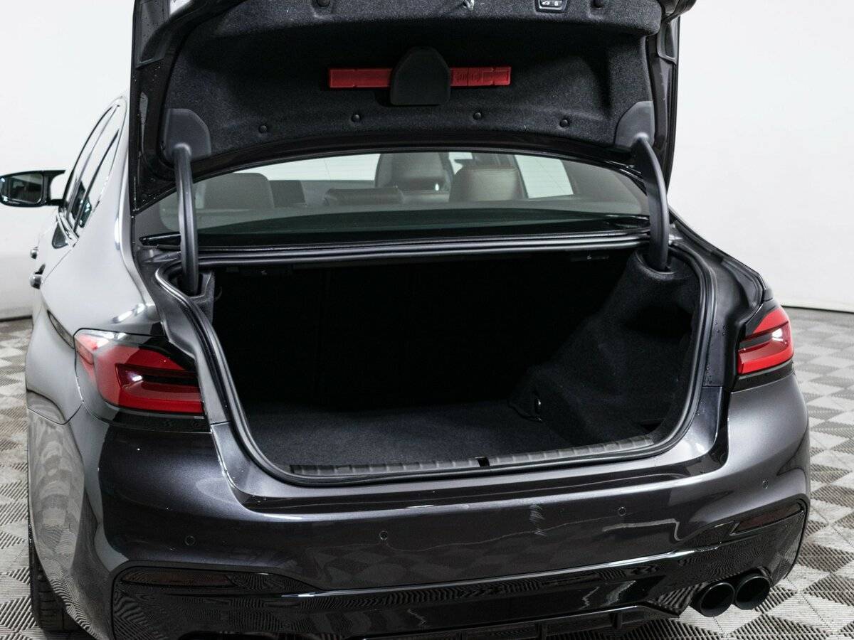 BMW 5 серии 2018 года с пробегом. Фото: #6