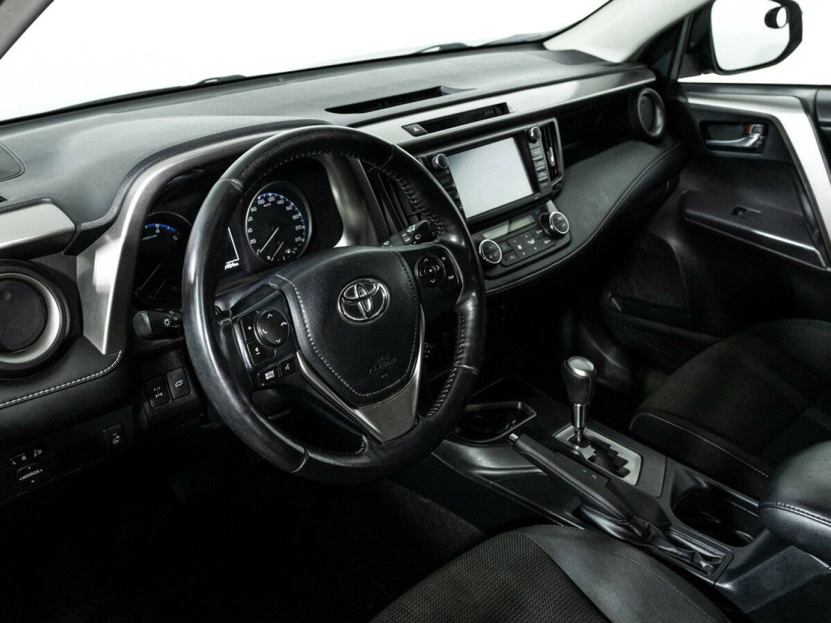 Toyota RAV4 2018 года с пробегом. Фото: #10