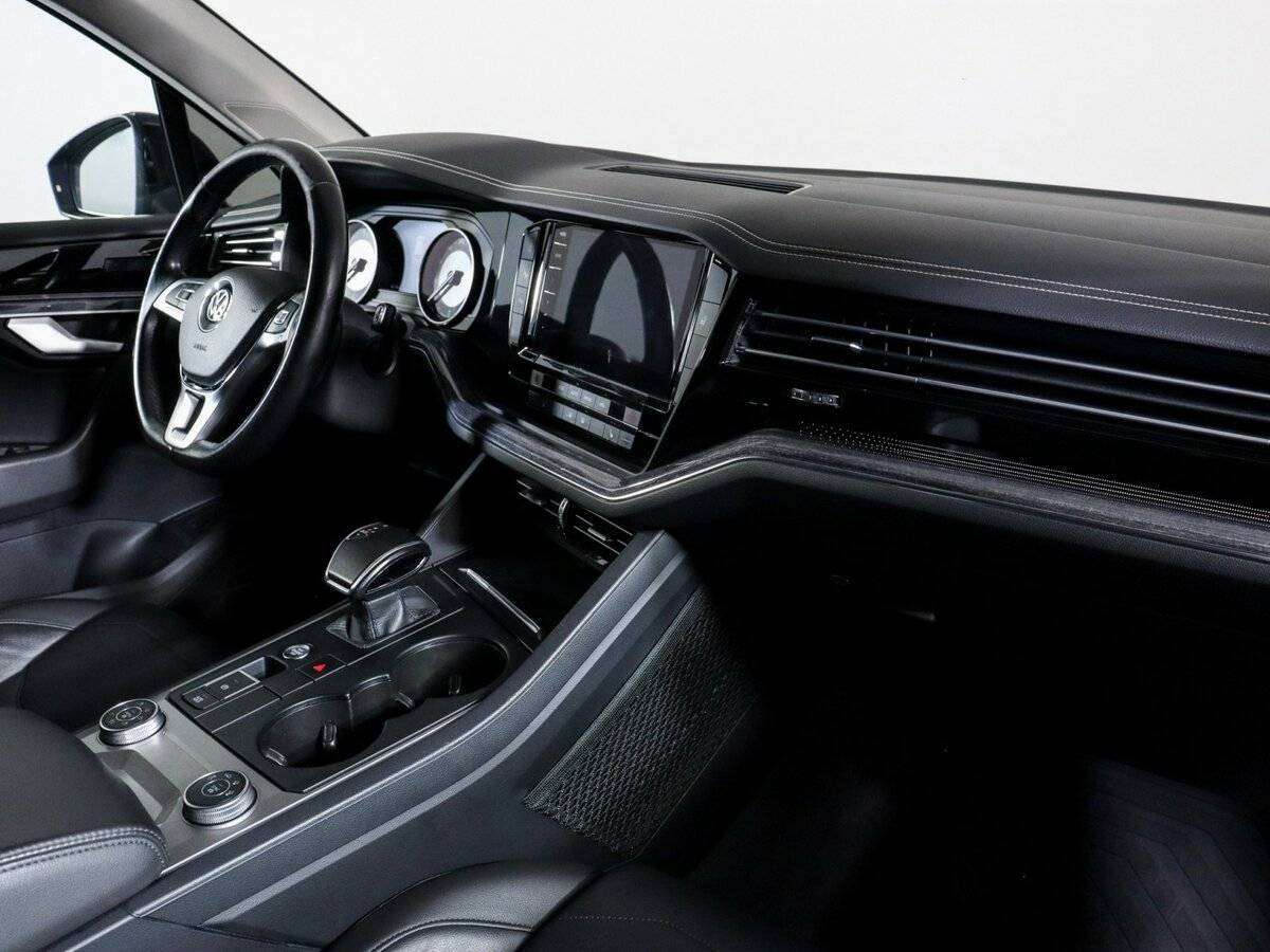Volkswagen Touareg 2018 года с пробегом. Фото: #3
