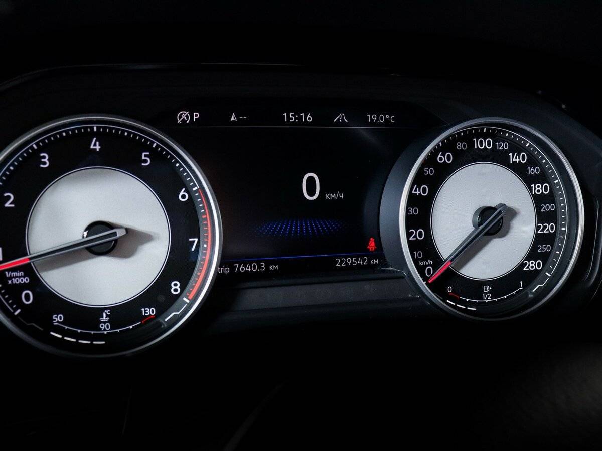 Volkswagen Touareg 2018 года с пробегом. Фото: #5