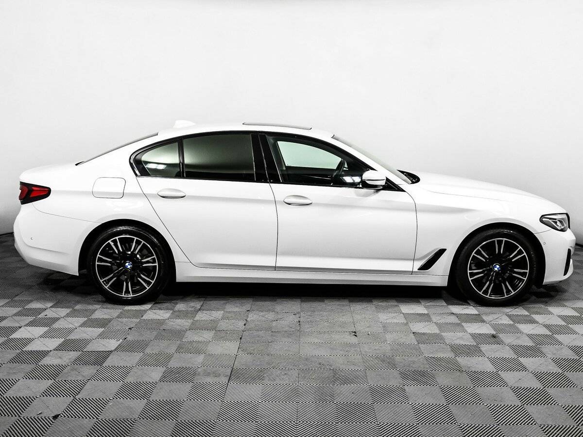 BMW 5 серии 2022 года с пробегом. Фото: #3