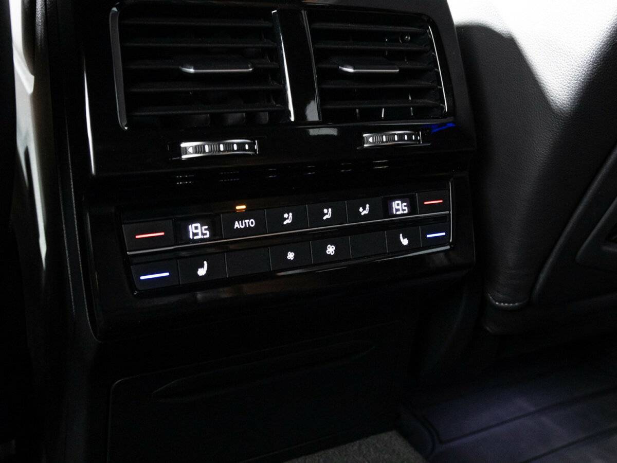 Volkswagen Touareg 2020 года с пробегом. Фото: #29