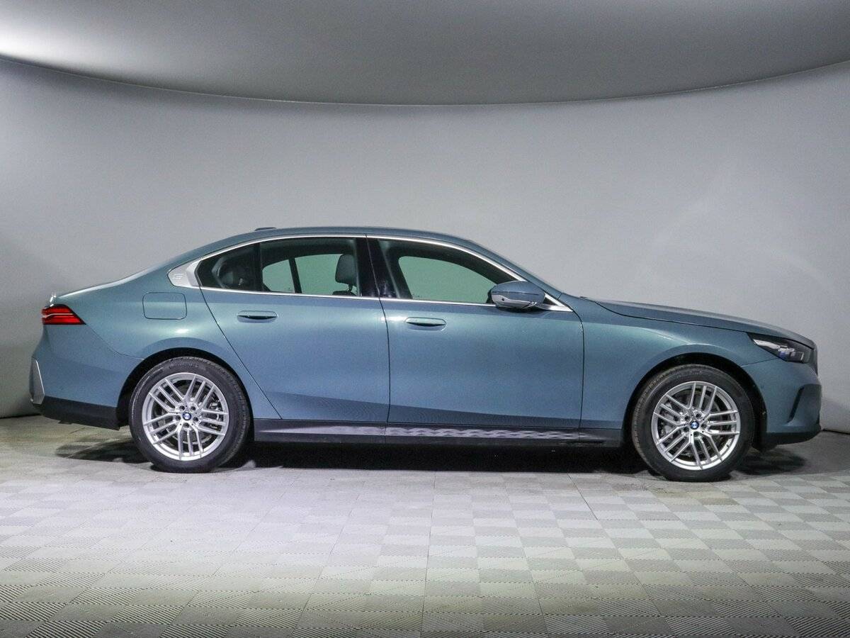 BMW 5 серии 2023 года с пробегом. Фото: #3