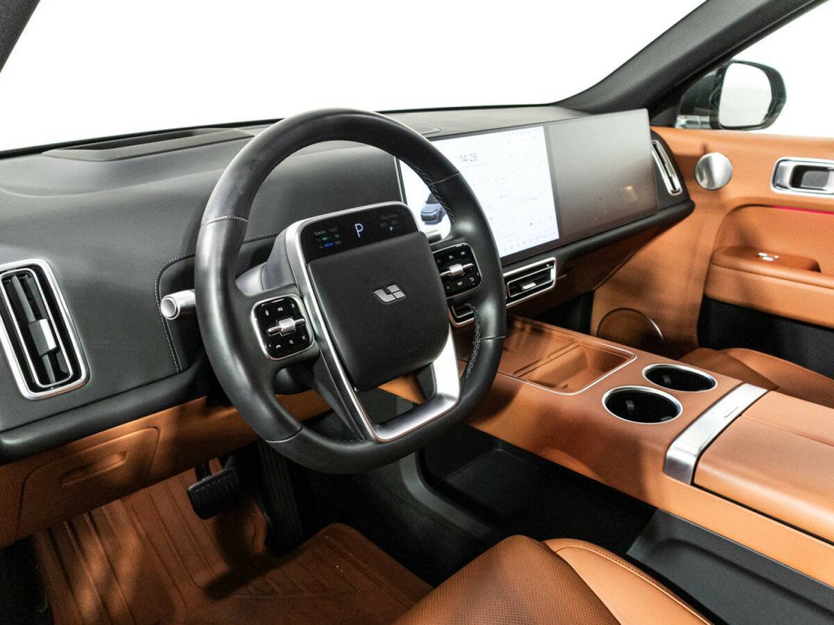 LiXiang L9 2023 года с пробегом. Фото: #9