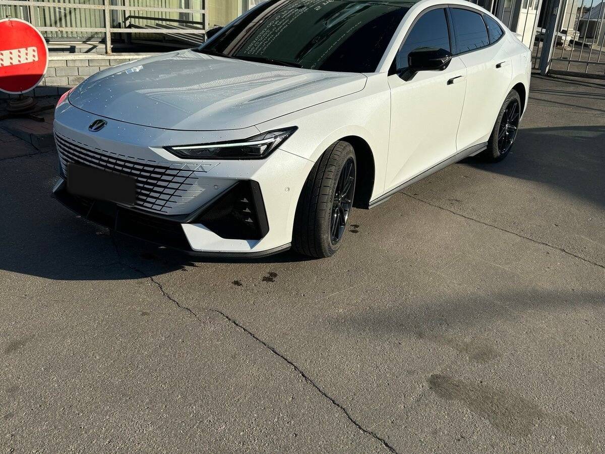 Changan UNI-V 2023 года с пробегом. Фото: #1