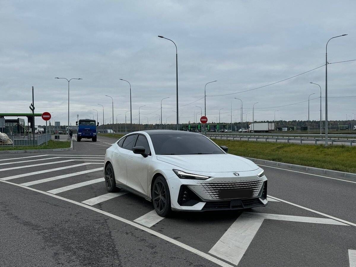 Changan UNI-V 2023 года с пробегом. Фото: #3