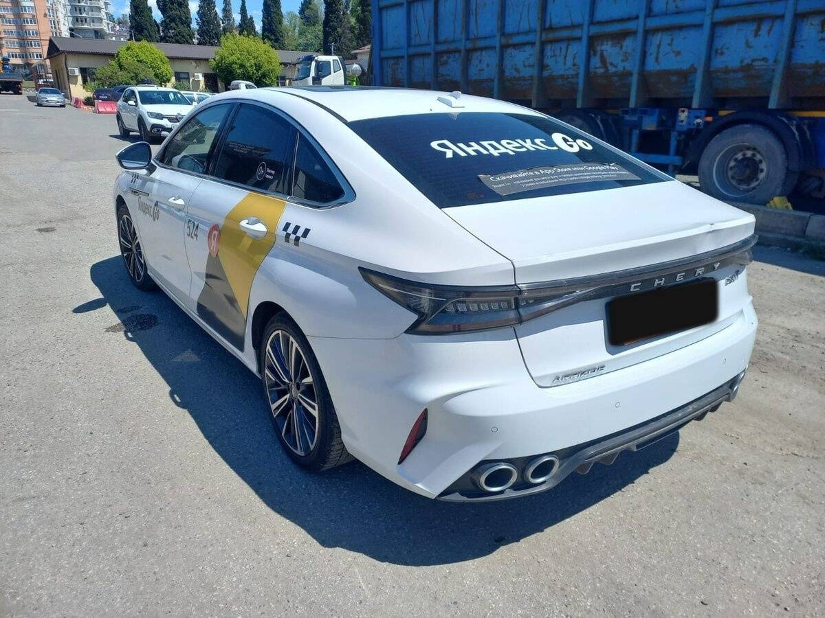 Chery Arrizo 8 2023 года с пробегом. Фото: #3