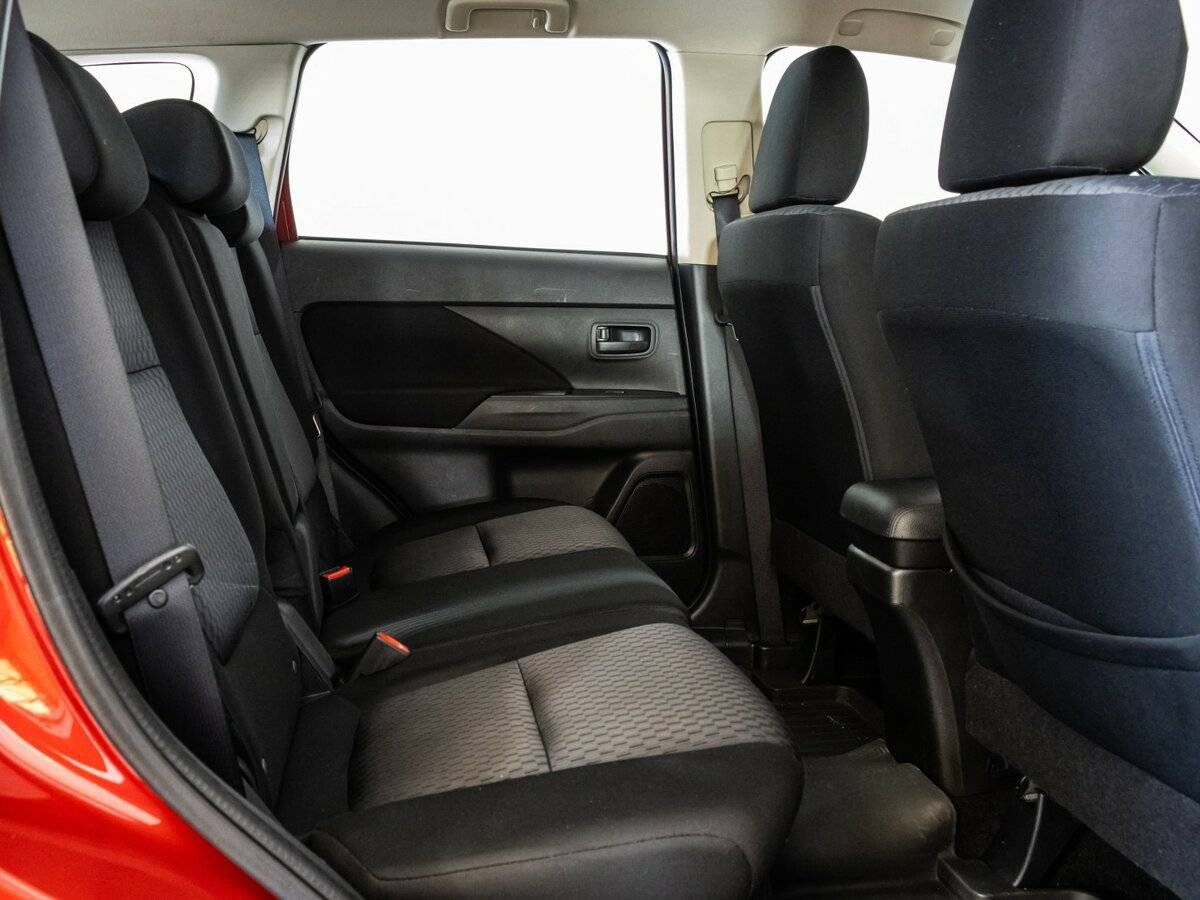 Б/У Митсубиши Оутлэндер 2014 года. Фото: #14