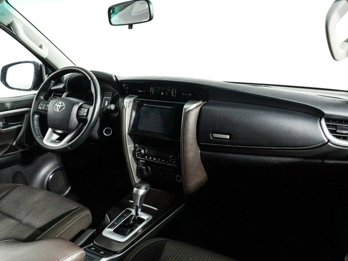 Toyota Fortuner 2017 года с пробегом. Фото: #6