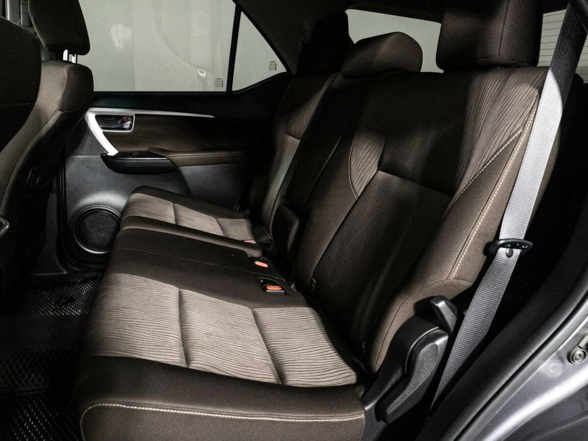 Toyota Fortuner 2017 года с пробегом. Фото: #7