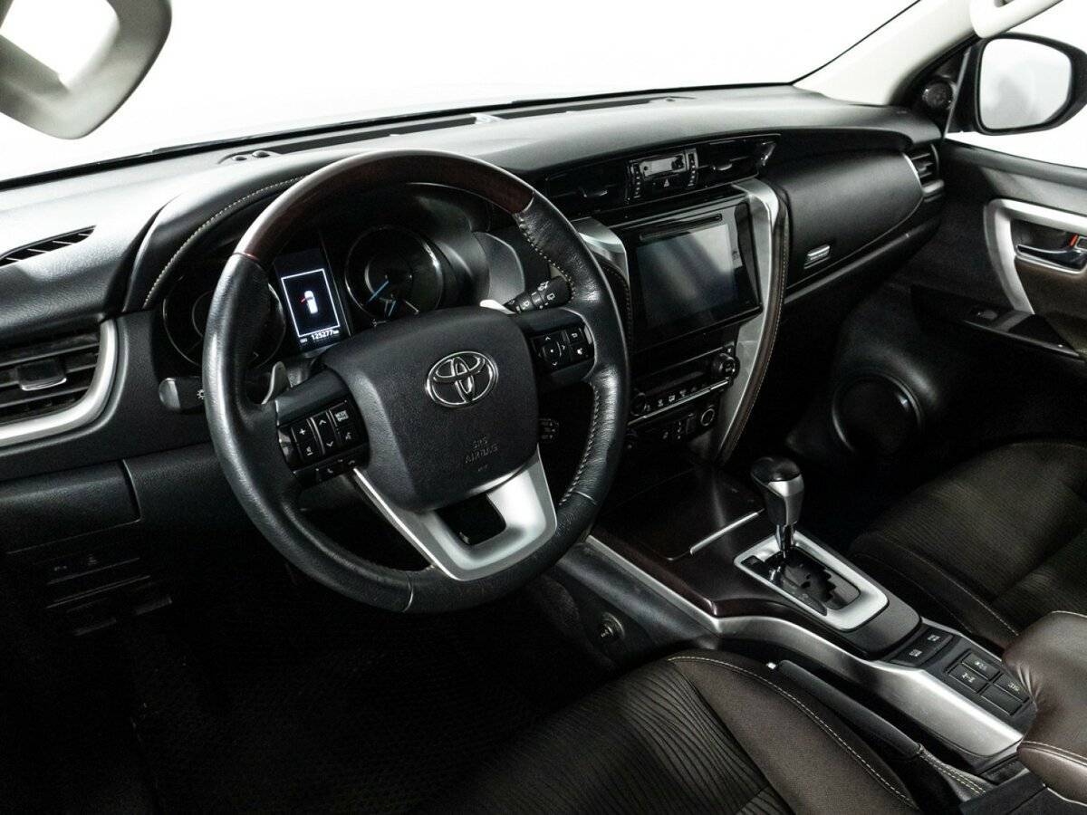 Toyota Fortuner 2017 года с пробегом. Фото: #8