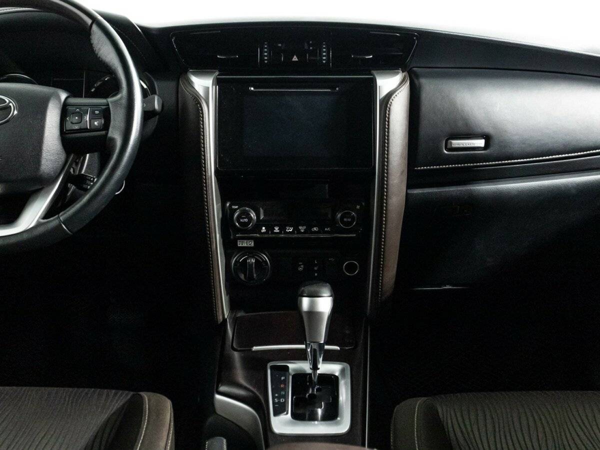 Toyota Fortuner 2017 года с пробегом. Фото: #11