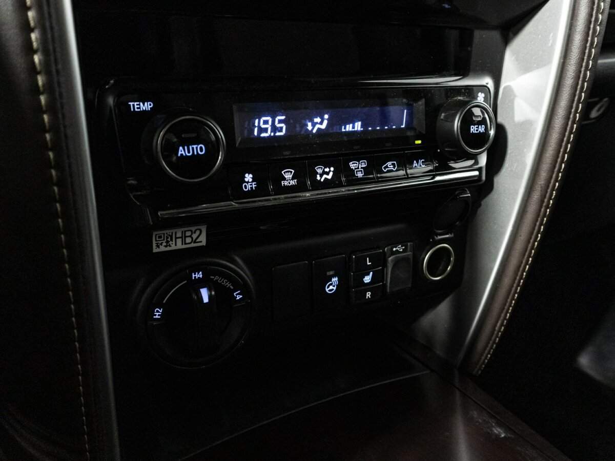 Toyota Fortuner 2017 года с пробегом. Фото: #12