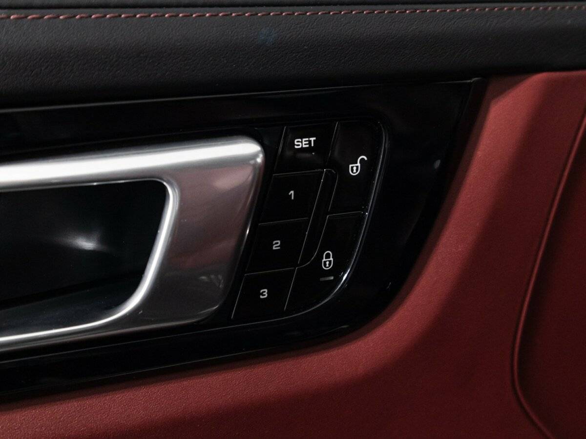 Porsche Cayenne 2018 года с пробегом. Фото: #18