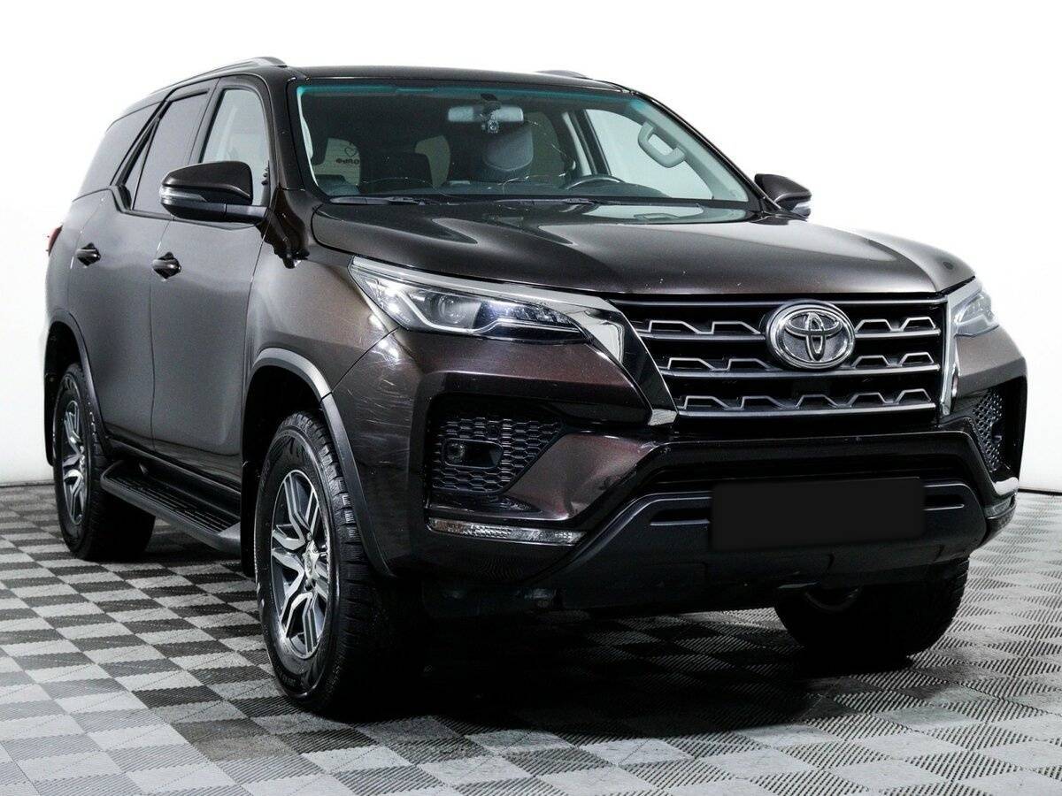 Toyota Fortuner 2021 года с пробегом. Фото: #2