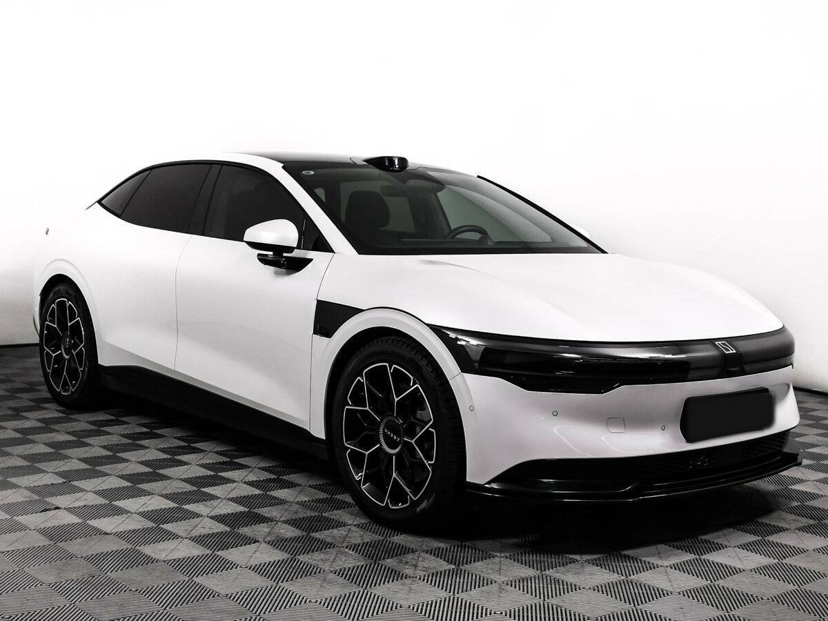 Zeekr 007 2024 года с пробегом. Фото: #2