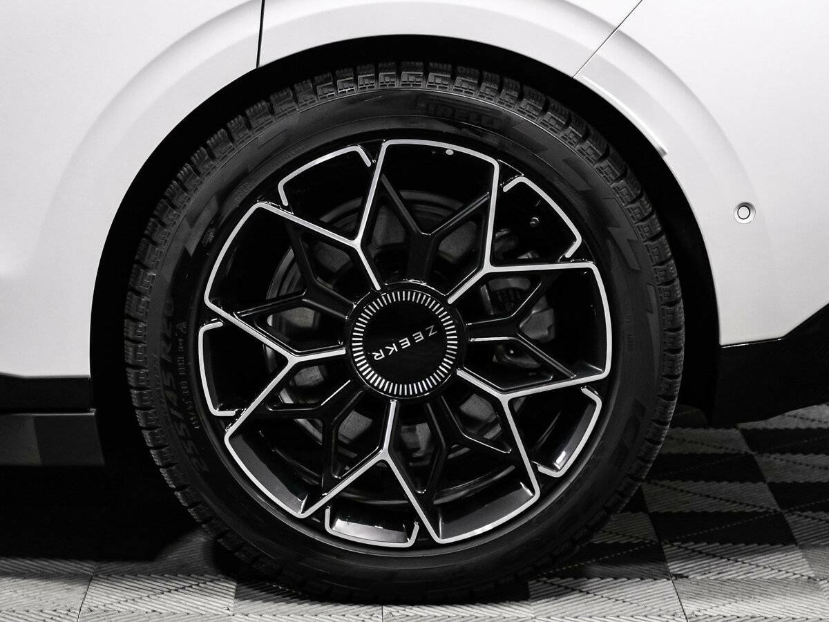 Zeekr 007 2024 года с пробегом. Фото: #13