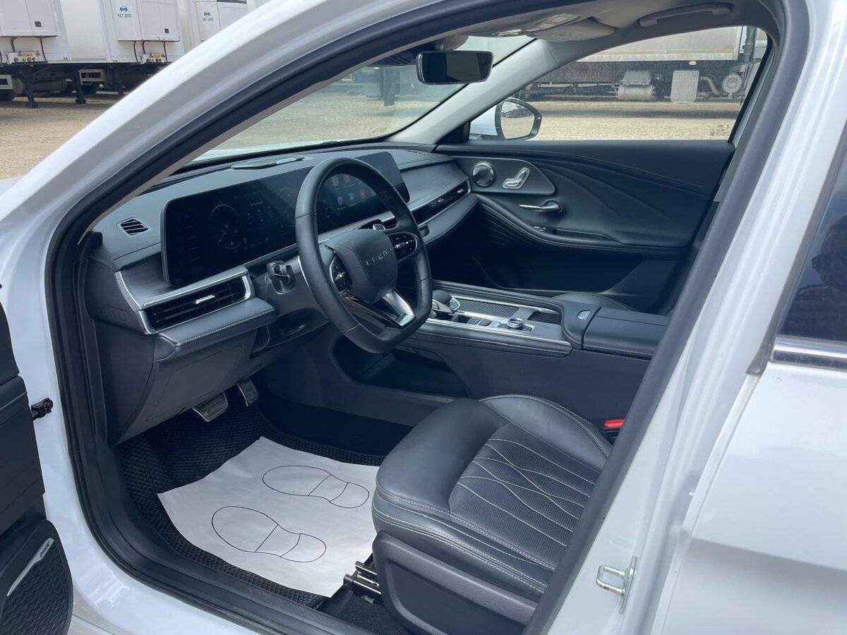 Chery Arrizo 8 2023 года с пробегом. Фото: #7