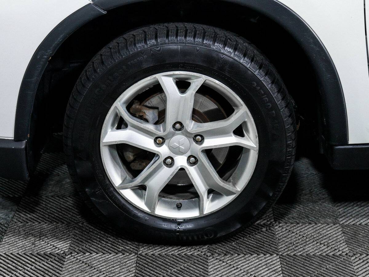 Б/У Митсубиши Оутлэндер 2015 года. Фото: #11