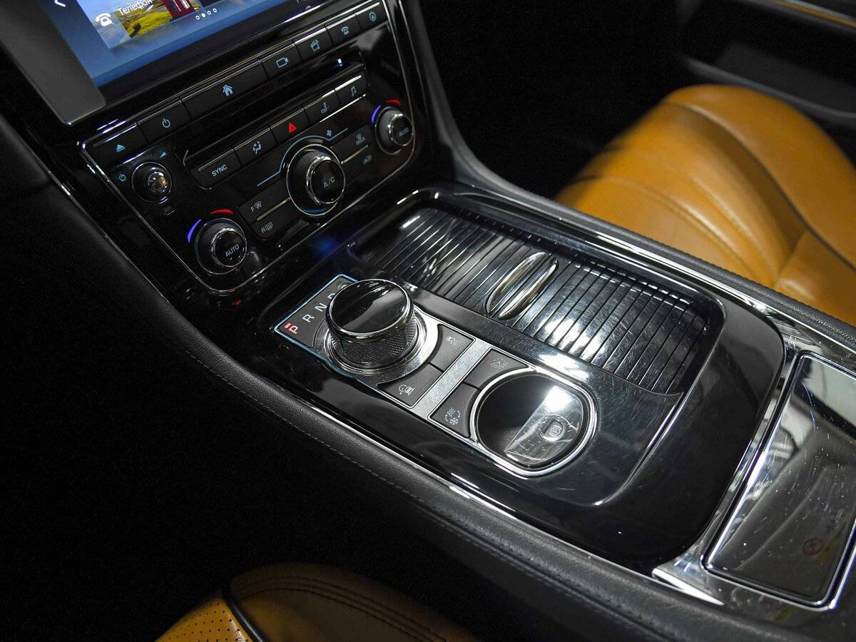 Jaguar XJ 2016 года с пробегом. Фото: #13