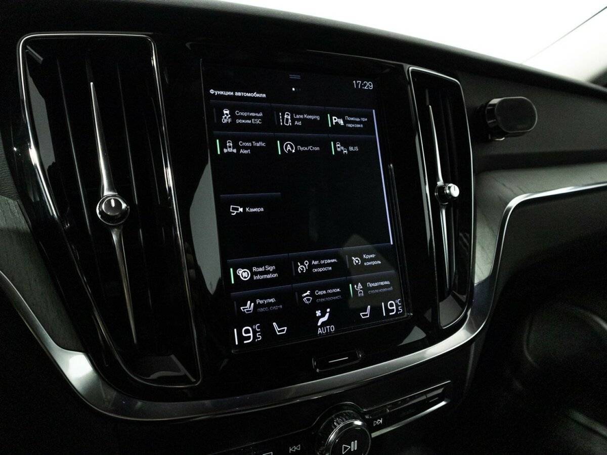 Volvo V60 Cross Country 2019 года с пробегом. Фото: #19