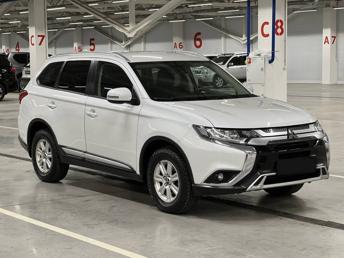 Mitsubishi Outlander 2021 года с пробегом. Фото: #2