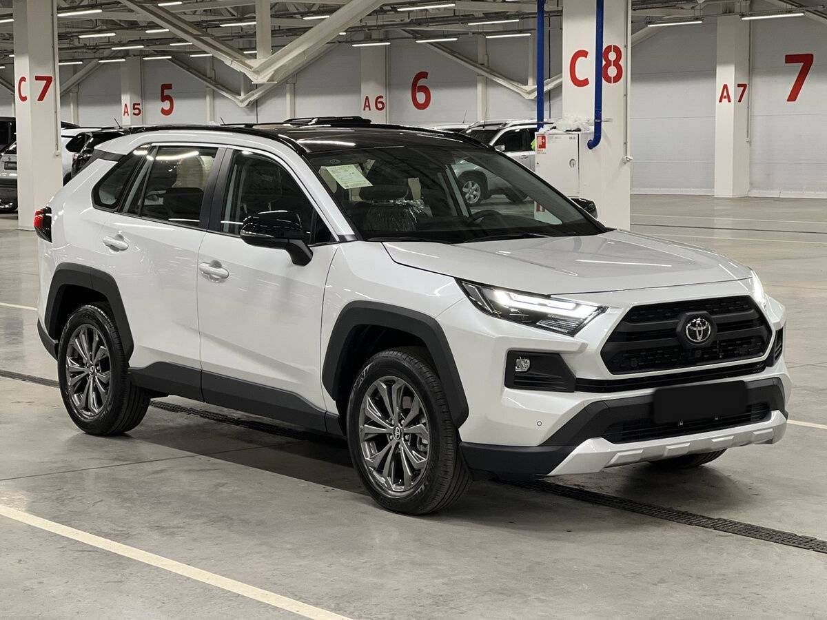 Toyota RAV4 2024 года с пробегом. Фото: #2