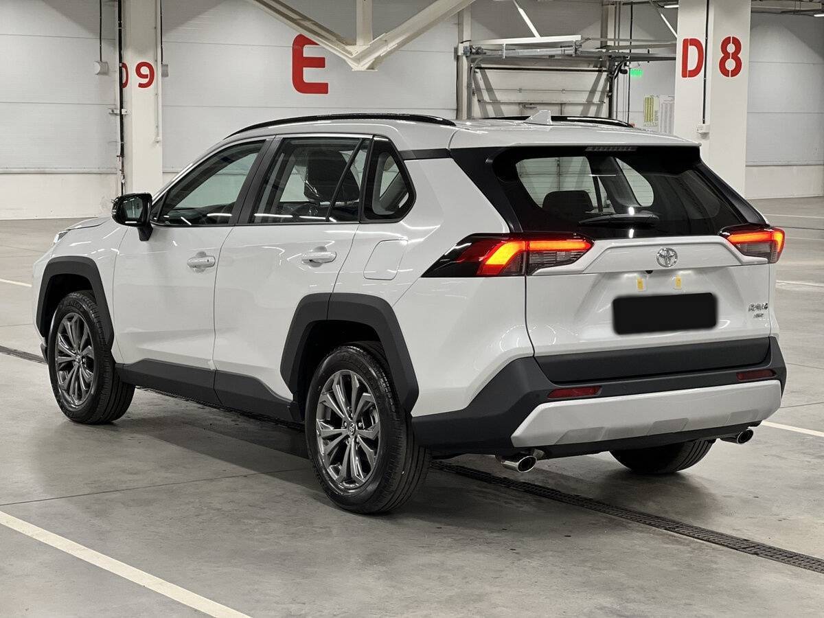 Toyota RAV4 2024 года с пробегом. Фото: #6