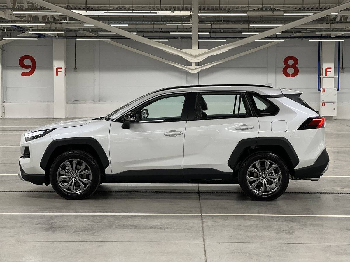 Toyota RAV4 2024 года с пробегом. Фото: #7