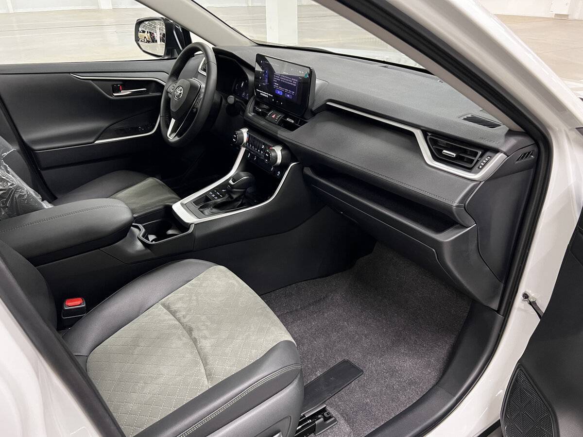 Toyota RAV4 2024 года с пробегом. Фото: #10