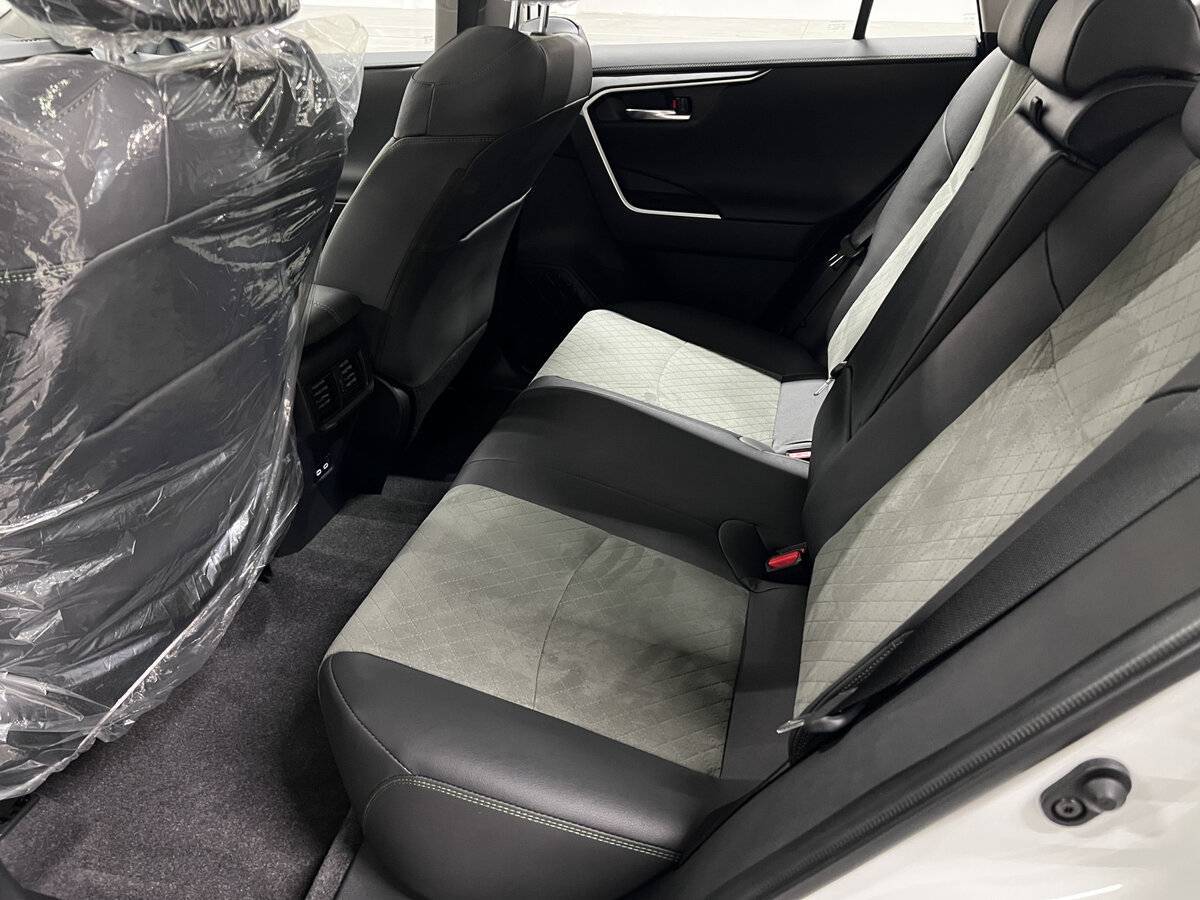 Toyota RAV4 2024 года с пробегом. Фото: #11